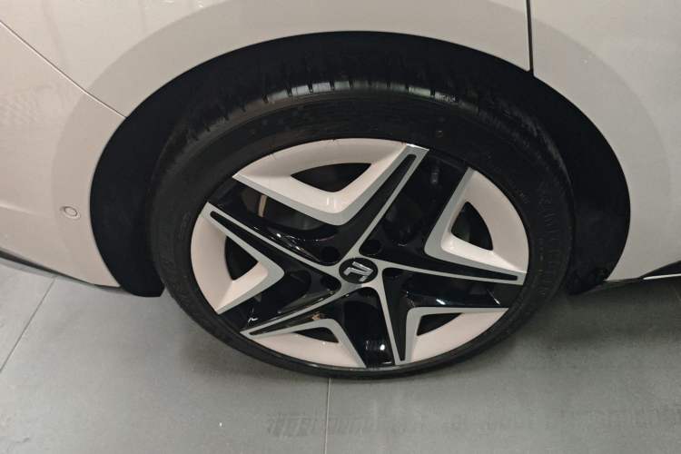 Used Rising F7 2023 Revised Version Long-Range Pro Edition Right Rear Wheel Hub