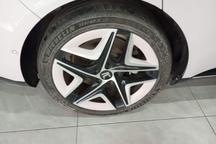 Used Rising F7 2023 Long-Range Pro Edition Right Rear Wheel Hub
