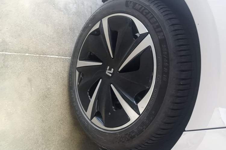 Used Rising F7 2023 Advanced Edition Right Rear Wheel Hub