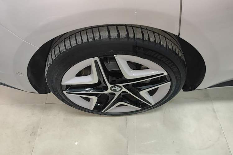 Used Rising F7 2023 Advanced Pro Edition Right Rear Wheel Hub