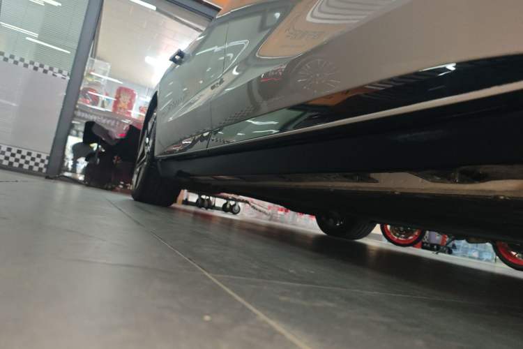 Used Rising F7 2023 Revised Version Long-Range Pro Edition Right Side Sill