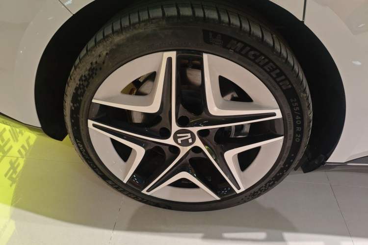 Used Rising F7 2023 Advanced Pro Edition Right Rear Wheel Hub