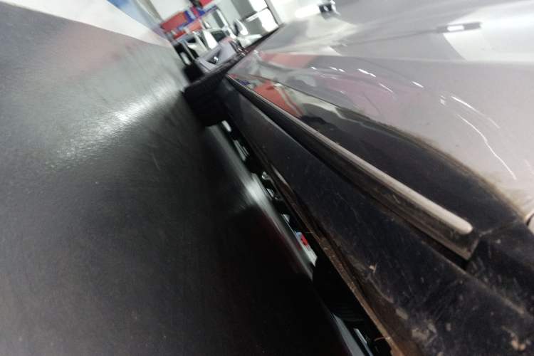 Used Rising F7 2023 Long-Range Edition Right Side Sill