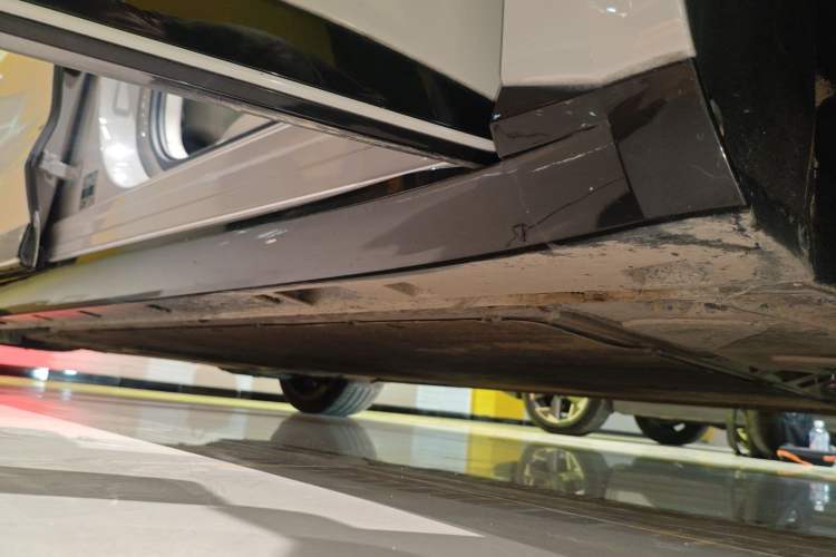 Used Rising F7 2023 Advanced Pro Edition Right Side Sill