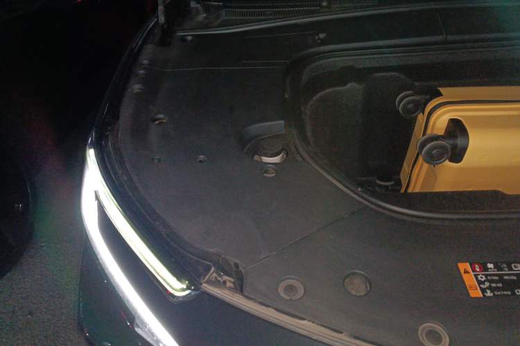 Used Rising MARVEL R 2021 Rear-Drive PRO Edition Engine Bay Right