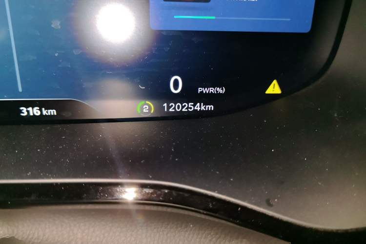 Used Rising MARVEL R 2021 Rear-Drive PRO Edition Odometer Close Up