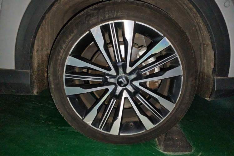Used Rising MARVEL R 2021 Rear-Drive PRO Edition Right Front Wheel Hub