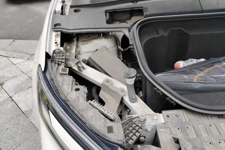 Used Rising MARVEL R 2021 Rear-Drive Standard Edition Engine Bay Right