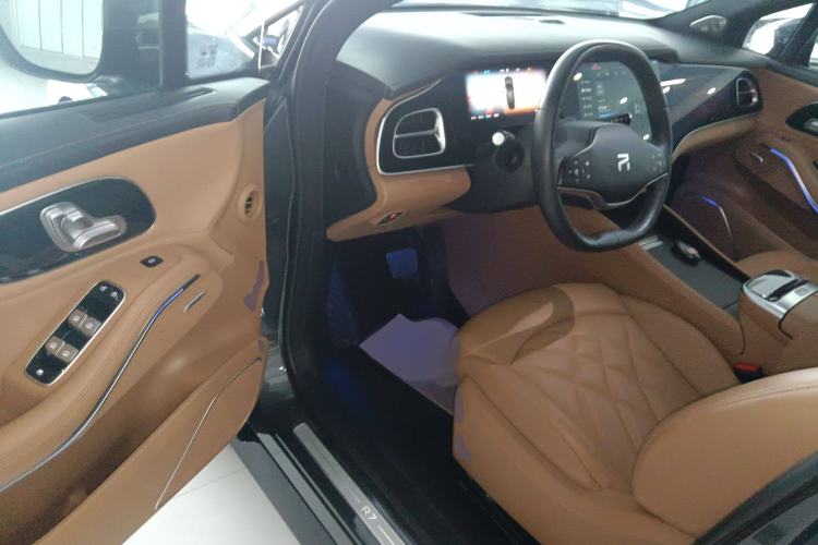 Used Rising R7 2023 Rear-Drive Screen King Pro Edition Interior 3