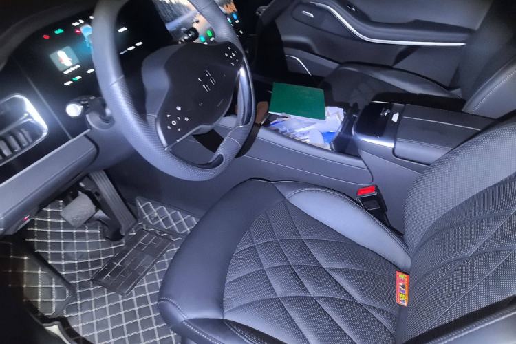Used Rising R7 2022 Long-Range Advanced Edition Driver Seat