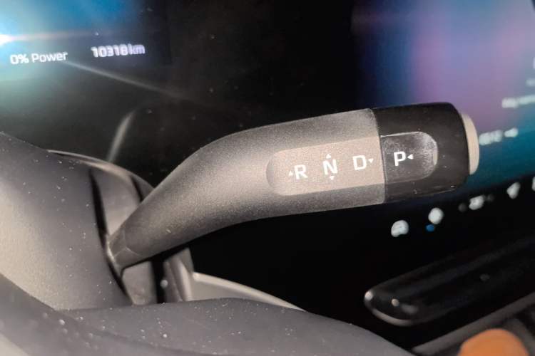 Used Rising R7 2022 Long-Range Advanced Edition Gear Lever