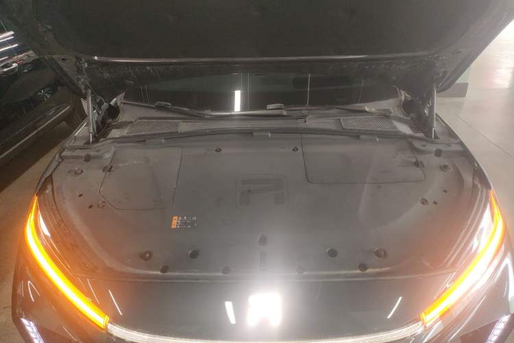 Used Rising R7 2022 Long-Range Advanced Edition Engine Bay