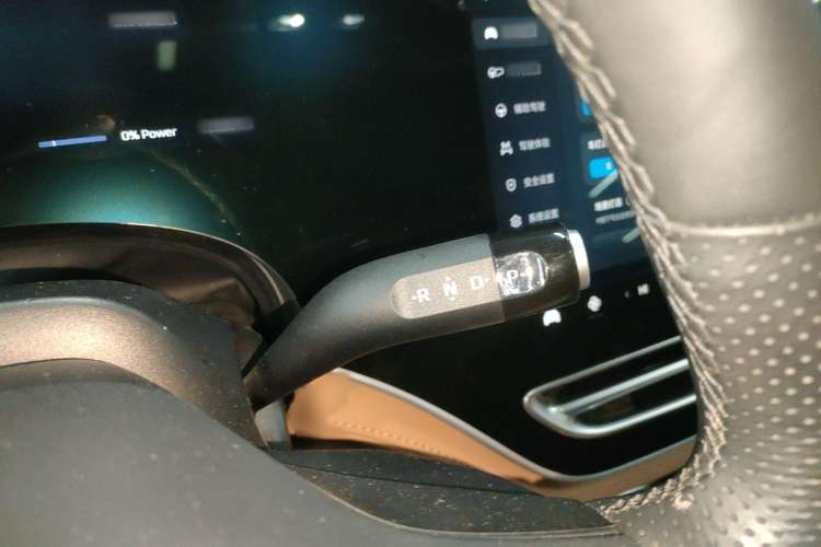 Used Rising R7 2022 Long-Range Advanced Edition Gear Lever