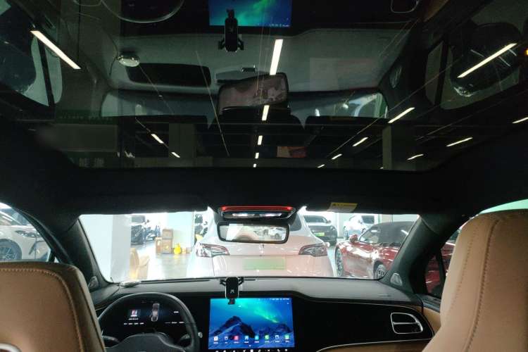 Used Rising R7 2022 Long-Range Advanced Edition Headliner