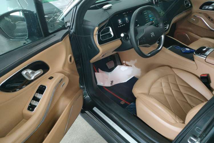 Used Rising R7 2022 Long-Range Advanced Edition Interior 3