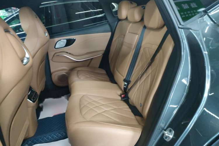 Used Rising R7 2022 Long-Range Advanced Edition Interior 4