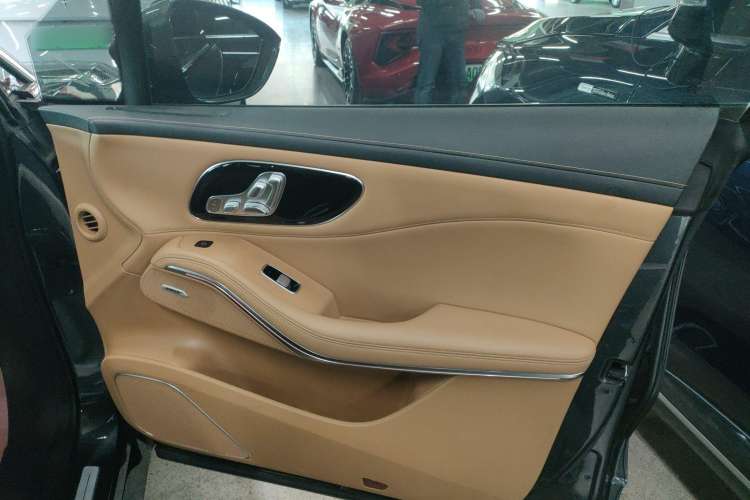Used Rising R7 2022 Long-Range Advanced Edition Interior 5