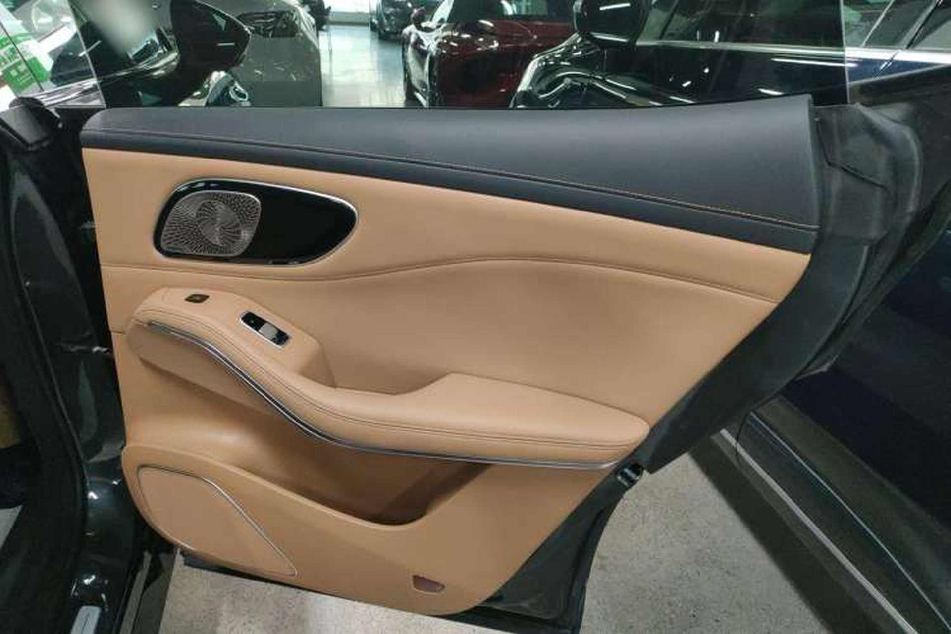 Used Rising R7 2022 Long-Range Advanced Edition Interior 6