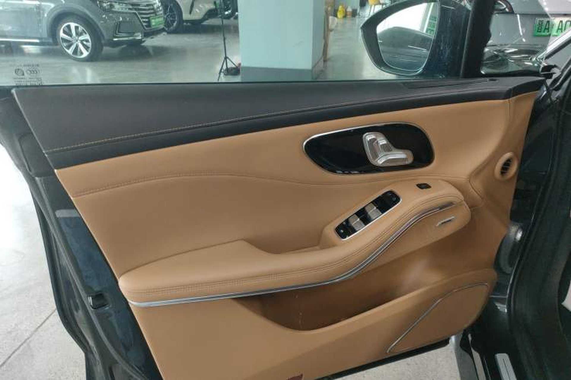 Used Rising R7 2022 Long-Range Advanced Edition Interior 7