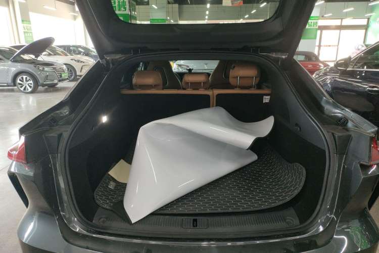 Used Rising R7 2022 Long-Range Advanced Edition Trunk