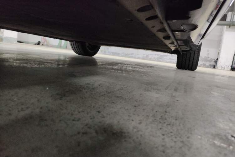 Used Rising R7 2022 Long-Range Advanced Edition Chassis Front Left
