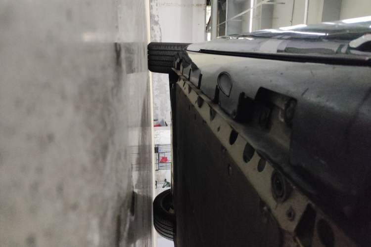Used Rising R7 2022 Long-Range Advanced Edition Chassis Front Right