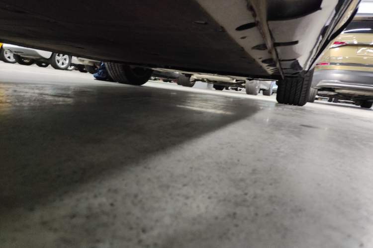 Used Rising R7 2022 Long-Range Advanced Edition Chassis Rear Right