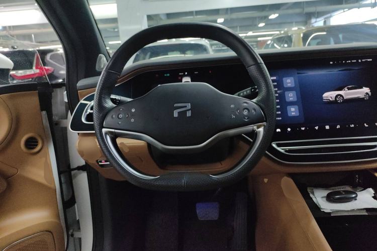 Used Rising R7 2022 Long-Range Advanced Edition Steering Wheel
