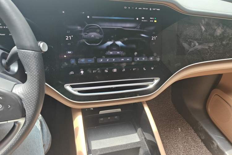 Used Rising R7 2022 Flagship Advanced Edition Audio And AC Panel