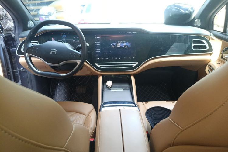 Used Rising R7 2022 Long-Range Advanced Edition Center Console