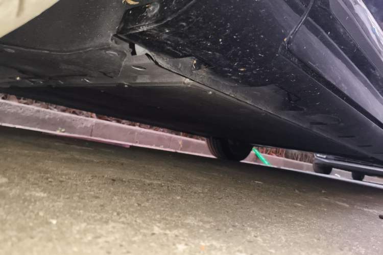 Used Rising R7 2022 Long-Range Advanced Edition Chassis Front Left