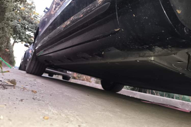 Used Rising R7 2022 Long-Range Advanced Edition Chassis Front Right