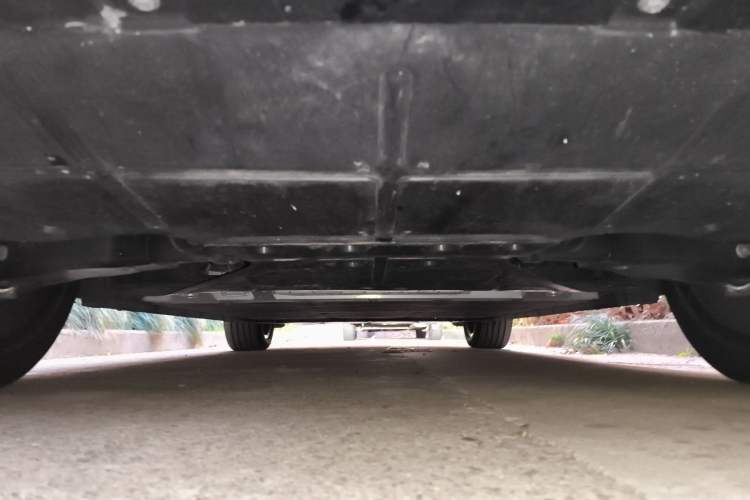 Used Rising R7 2022 Long-Range Advanced Edition Chassis Rear