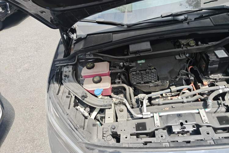 Used Rising R7 2022 Flagship Advanced Edition Engine Bay Right
