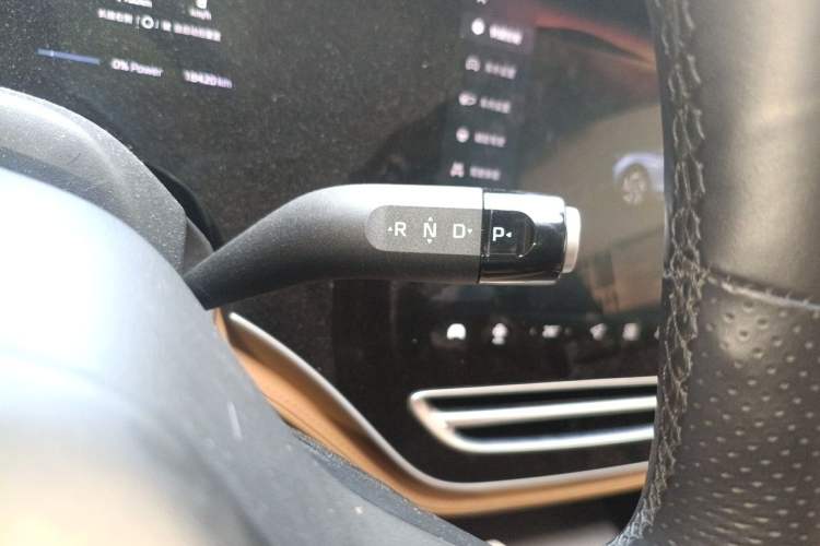 Used Rising R7 2022 Long-Range Advanced Edition Gear Lever