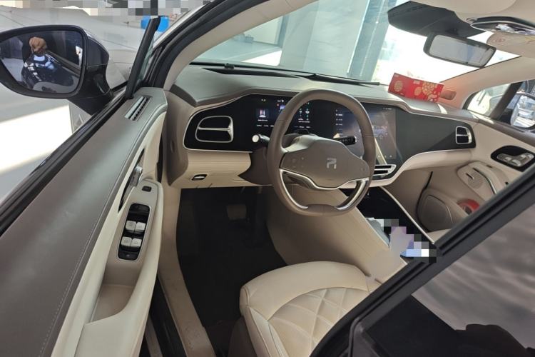 Used Rising R7 2022 Flagship Advanced Edition Interior 3