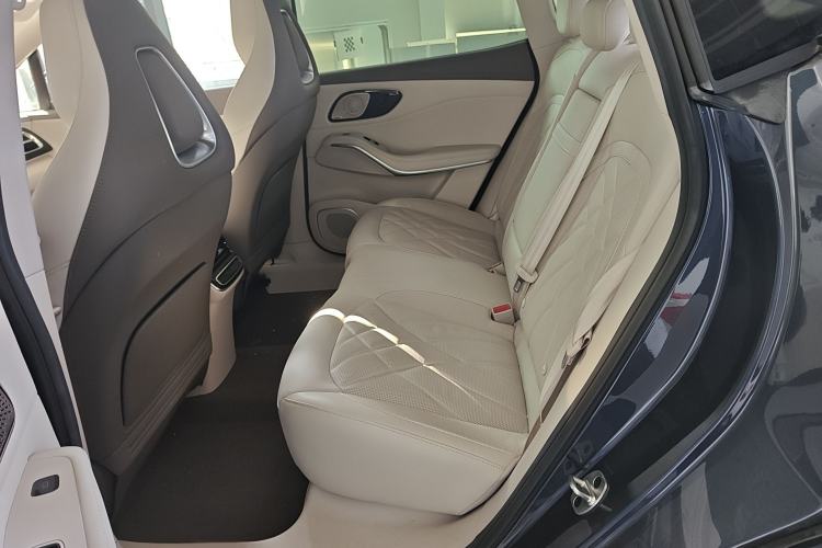Used Rising R7 2022 Flagship Advanced Edition Interior 4