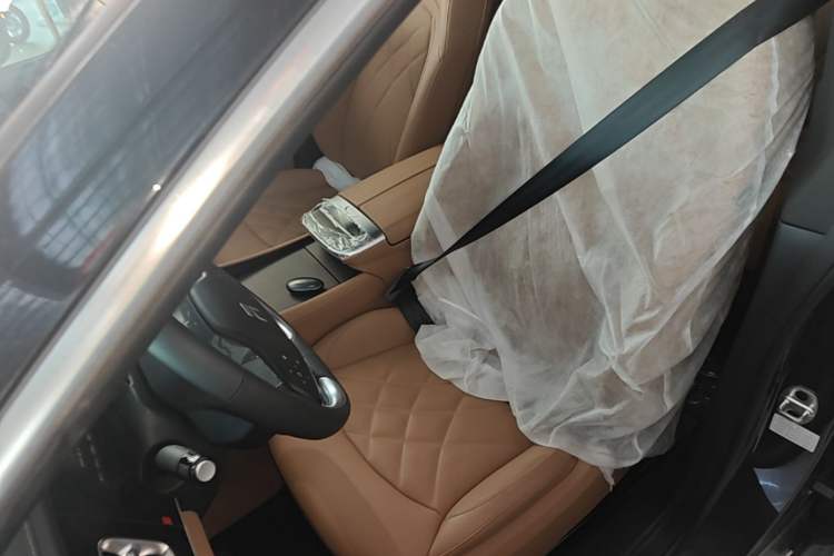 Used Rising R7 2022 Flagship Advanced Edition Left Front Seat