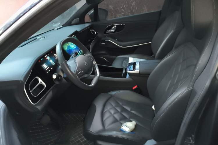 Used Rising R7 2022 Long-Range Advanced Edition Left Front Seat