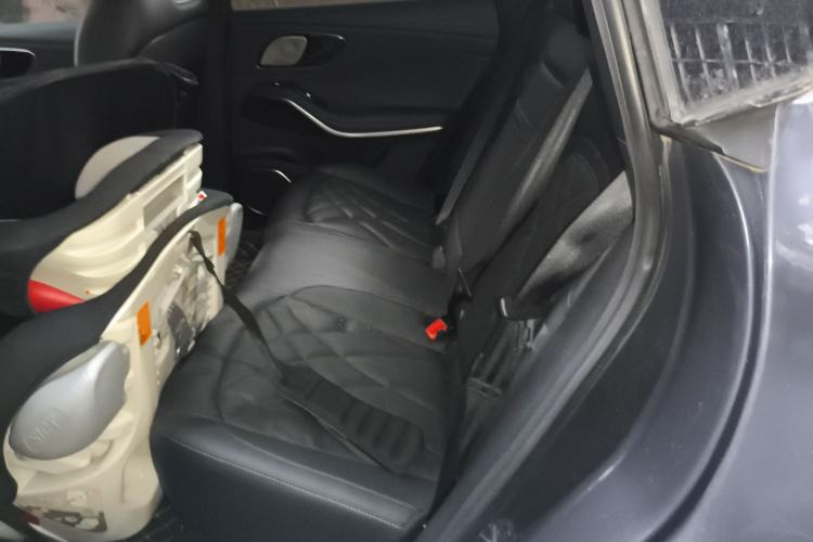 Used Rising R7 2022 Long-Range Advanced Edition Left Rear Seat
