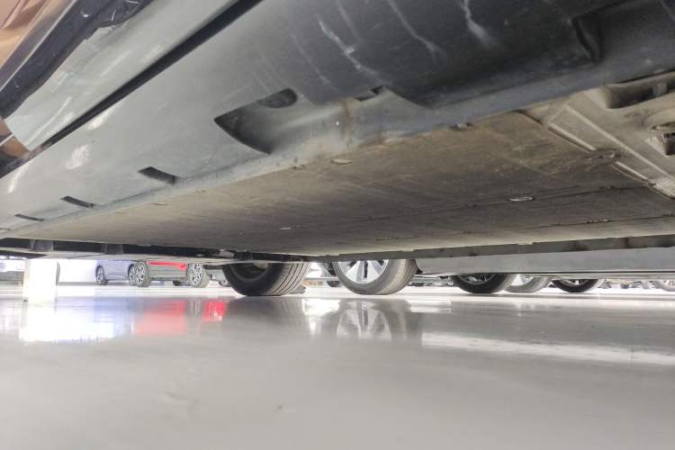 Used Rising R7 2022 Standard Advanced Version Left Side Sill
