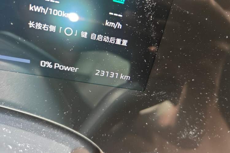 Used Rising R7 2022 Flagship Advanced Edition Odometer Close Up