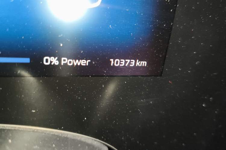 Used Rising R7 2022 Long-Range Advanced Edition Odometer Close Up