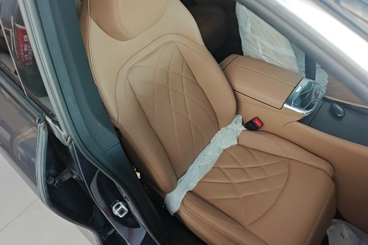Used Rising R7 2022 Flagship Advanced Edition Right Front Seat