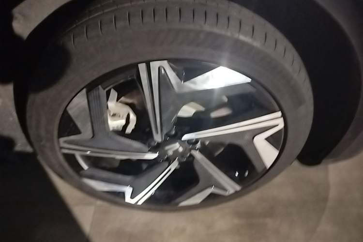 Used Rising R7 2022 Flagship Advanced Edition Right Front Wheel Hub