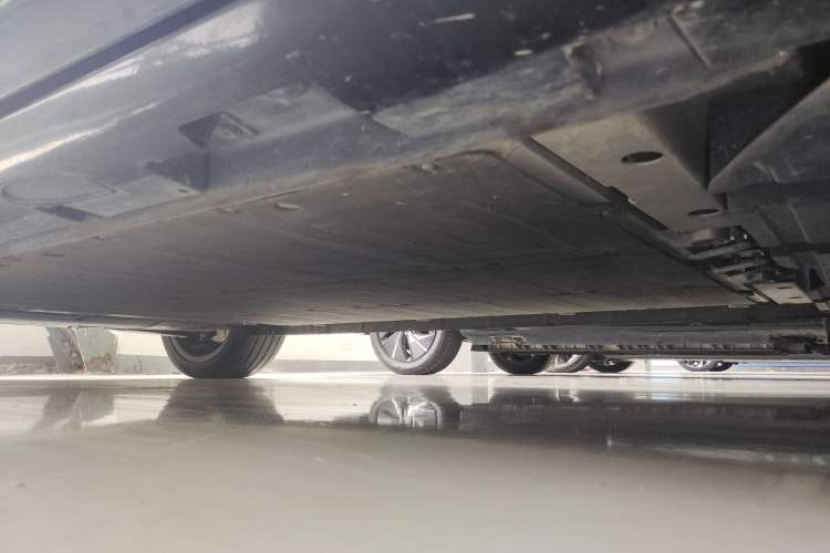 Used Rising R7 2022 Standard Advanced Version Right Side Sill
