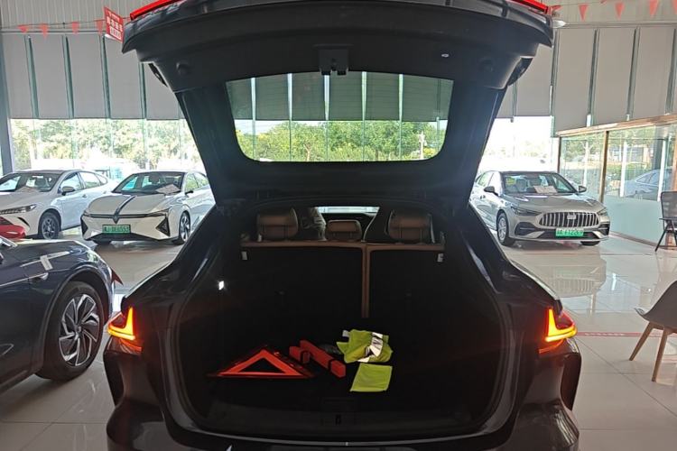 Used Rising R7 2022 Flagship Advanced Edition Trunk