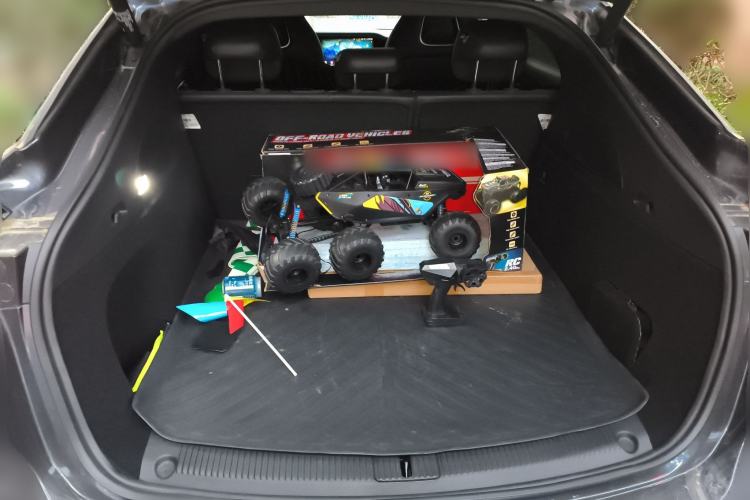 Used Rising R7 2022 Long-Range Advanced Edition Trunk
