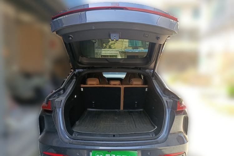 Used Rising R7 2022 Long-Range Advanced Edition Trunk