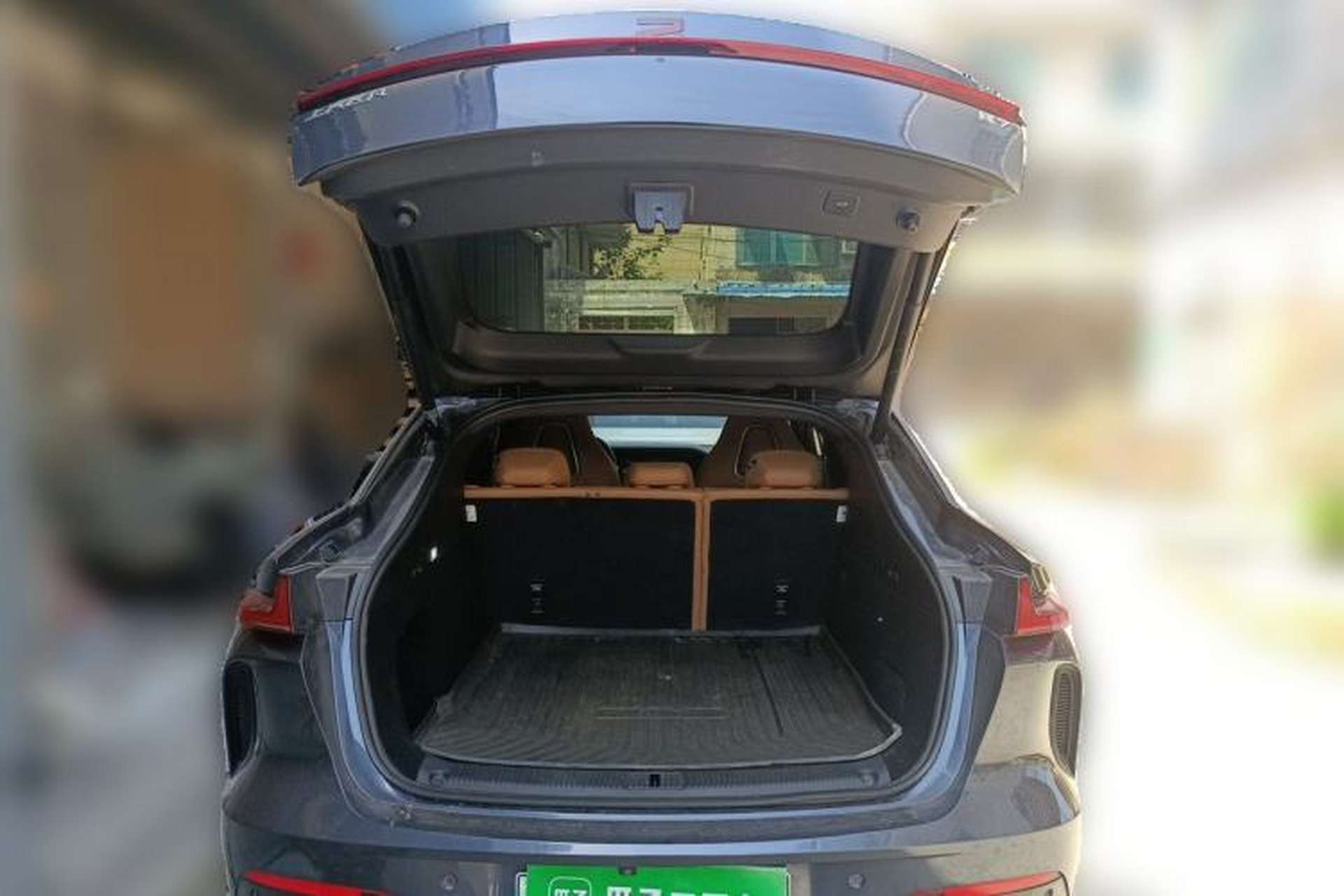 Used Rising R7 2022 Long-Range Advanced Edition Trunk